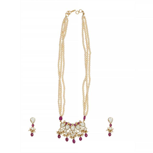 Traditional Elegance – 18K Gold Ruby & Diamond Necklace Set